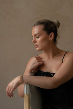 Load image into Gallery viewer, 3mm Roxiena Sapphire - Gold