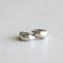Load image into Gallery viewer, Everyday Huggie Hoops - White Gold