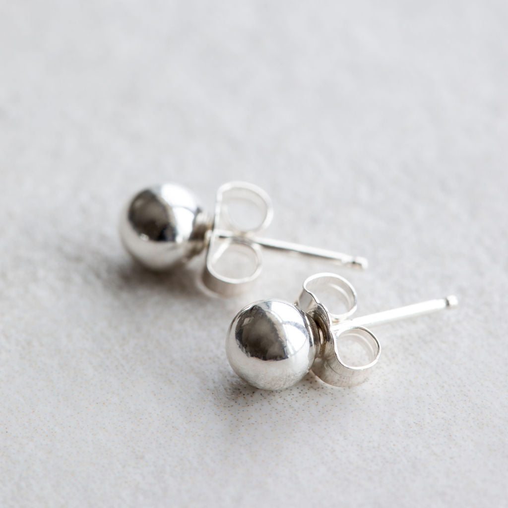 Arranview Jewellery 3 mm Gold Ball Stud Earrings in 9ct Yellow Gold Arranview Jewellery 3 mm Gold Ball Stud Earrings in 9ct Yellow Gold